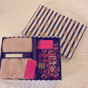 🔴 SOLD!! NWT 🎀 Limited Edition Betsey Johnson 2 pice Set Scarf and Wallet